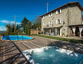 Piscina, Idromassaggio ed Esterno Casa Vacanze Garfagnana